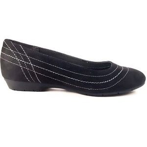 Aerosoles Rite On Black Faux Suede Round Toe Flats Size 9 New in the box